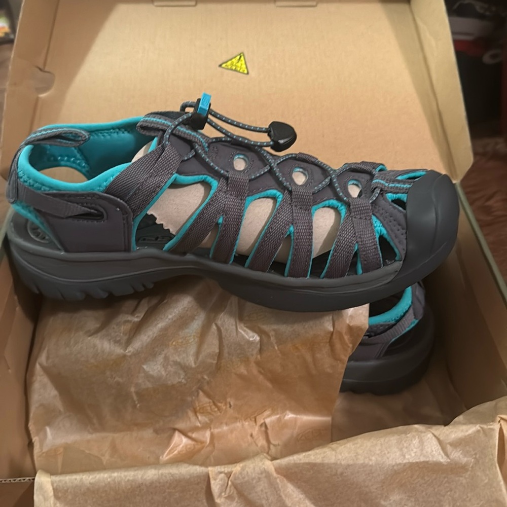 Women’s keen sandals. Whisper size 8.  New in box